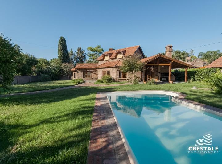 Casa · 220m² · 4 Ambientes · 2 Cocheras