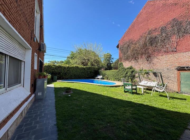Casa · 195m² · 7 Ambientes · 2 Cocheras
