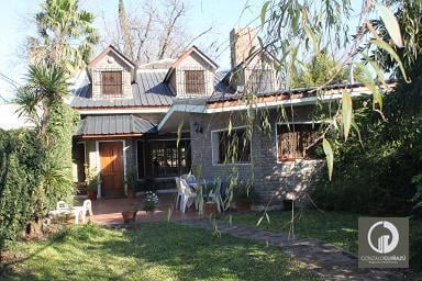 Casa · 240m² · 6 Ambientes · 3 Cocheras