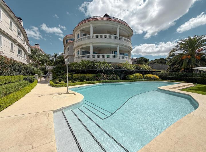 Departamento · 220m² · 6 Ambientes · 2 Cocheras