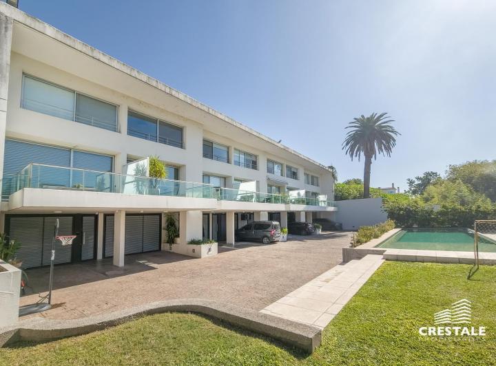 Casa · 170m² · 6 Ambientes · 4 Cocheras