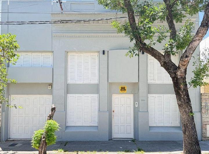 Casa · 144m² · 8 Ambientes · 1 Cochera