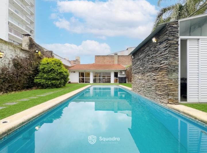 Casa · 300m² · 7 Ambientes · 2 Cocheras