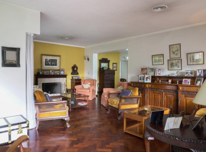 Casa · 182m² · 8 Ambientes