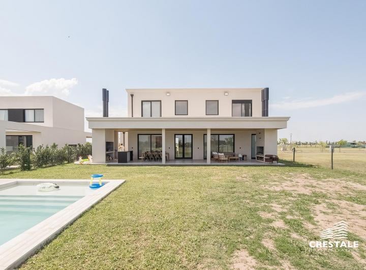 Casa · 360m² · 8 Ambientes · 2 Cocheras