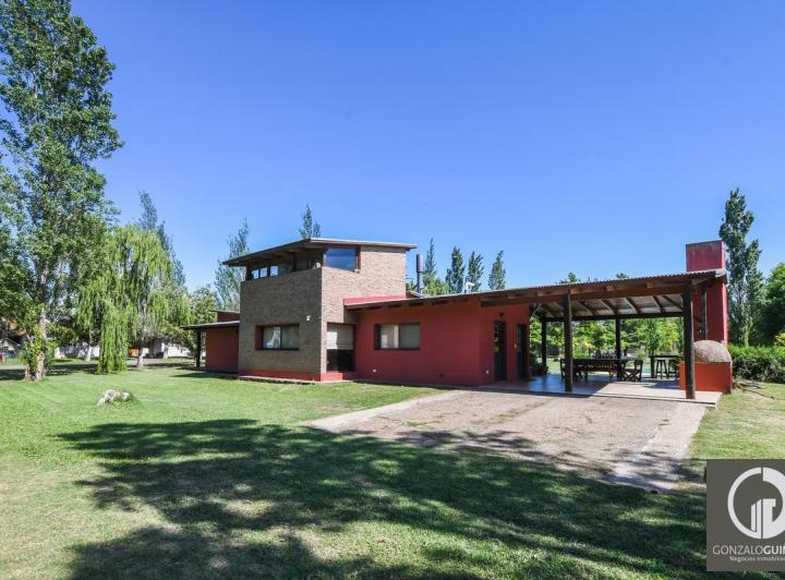 Casa · 359m² · 6 Ambientes · 2 Cocheras