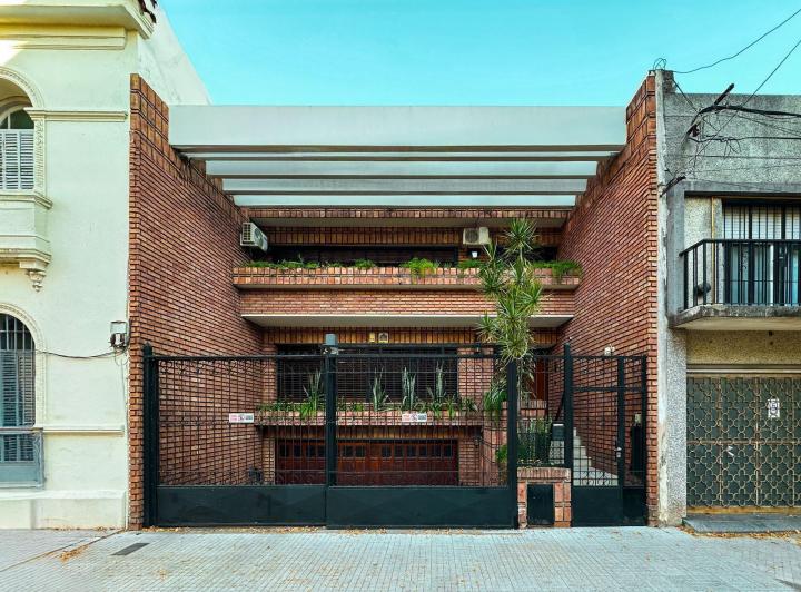 Casa · 234m² · 7 Ambientes · 2 Cocheras