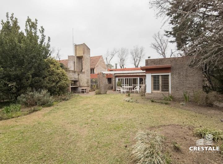 Casa · 225m² · 8 Ambientes · 1 Cochera