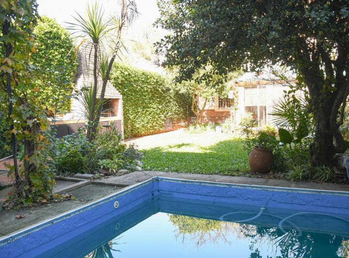 Casa · 140m² · 7 Ambientes · 2 Cocheras