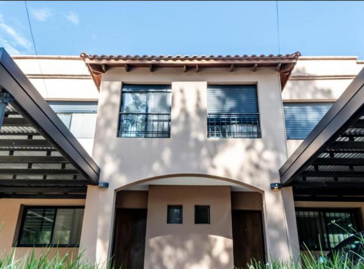 Casa · 150m² · 5 Ambientes · 2 Cocheras
