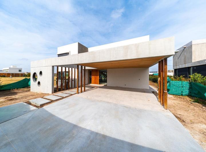 Casa · 270m² · 7 Ambientes · 2 Cocheras
