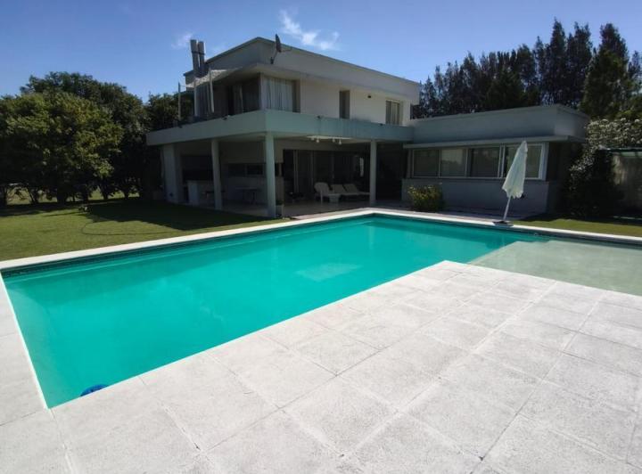 Casa · 192m² · 3 Dormitorios · 3 Cocheras