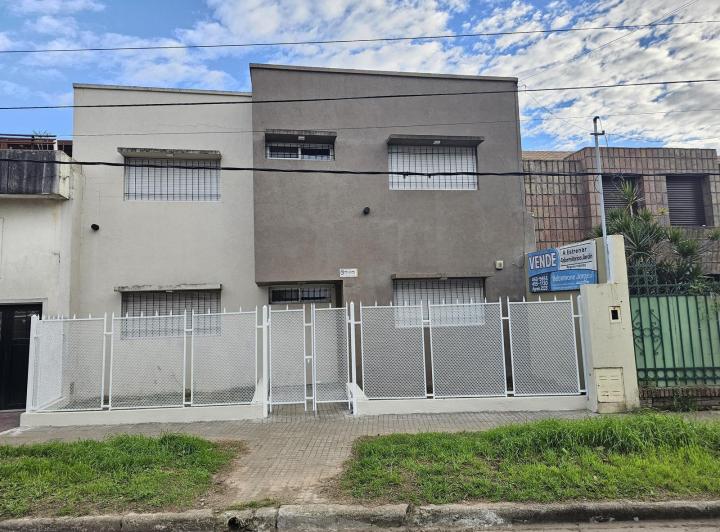 Casa · 175m² · 5 Dormitorios · 2 Cocheras