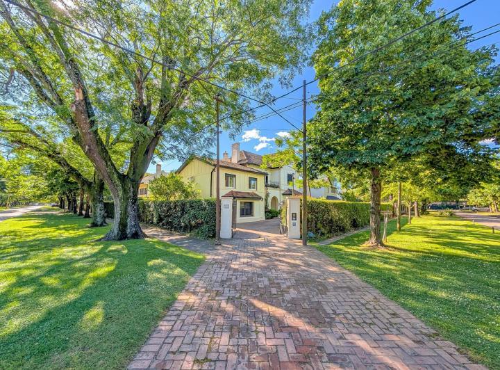 Casa · 450m² · 10 Ambientes · 2 Cocheras