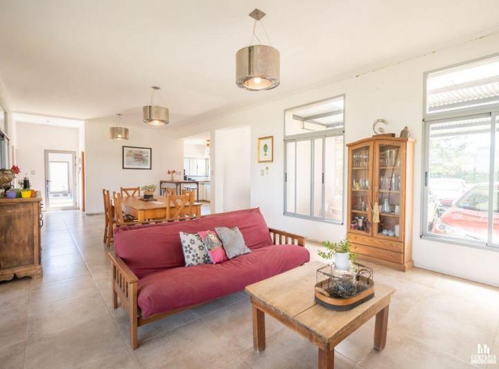 Casa · 185m² · 6 Ambientes · 2 Cocheras
