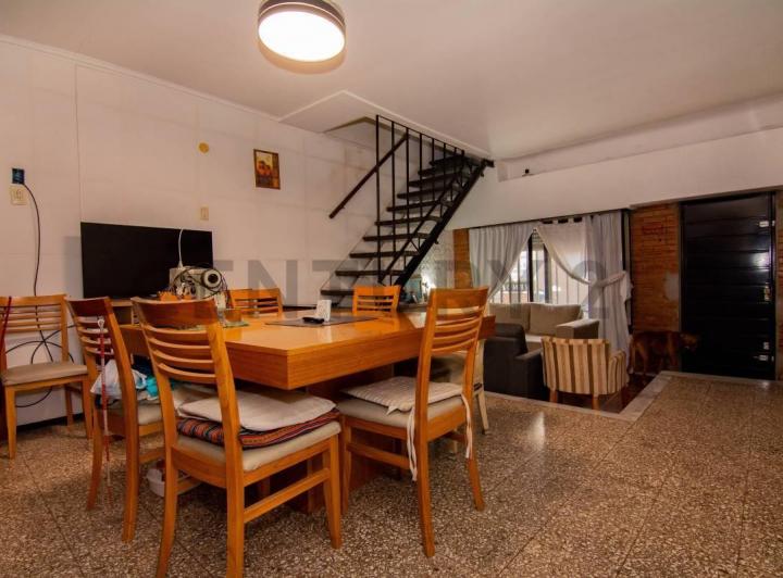 Casa · 165m² · 7 Ambientes · 1 Cochera
