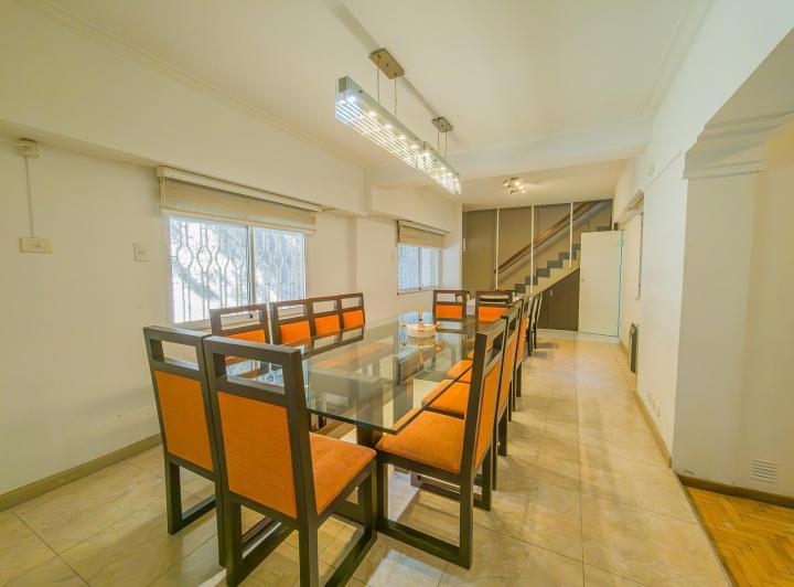 Casa · 254m² · 10 Ambientes · 1 Cochera