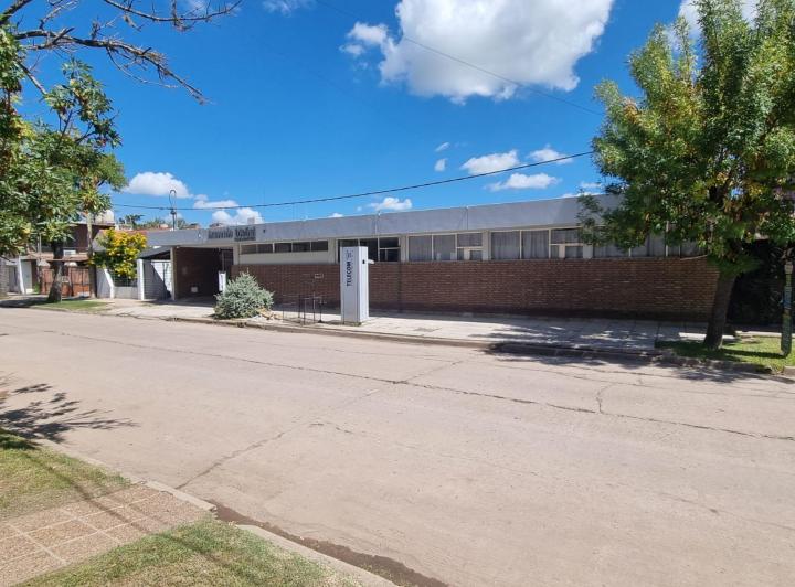Casa · 900m² · 6 Ambientes · 2 Cocheras