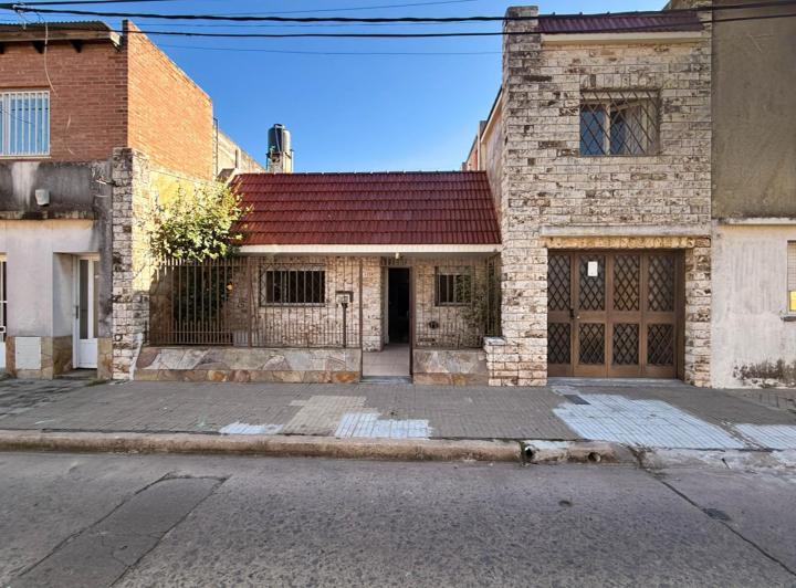 Casa · 205m² · 6 Ambientes · 1 Cochera