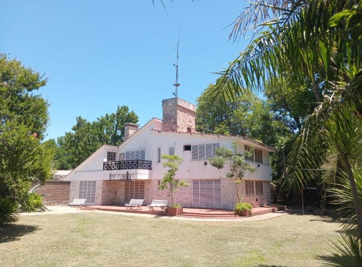 Casa · 350m² · 6 Ambientes · 2 Cocheras