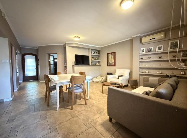 Casa · 250m² · 7 Ambientes · 1 Cochera