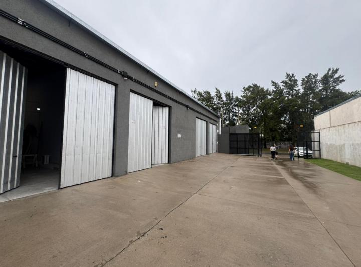 Bodega-Galpón · 185m² · 2 Ambientes · 1 Cochera