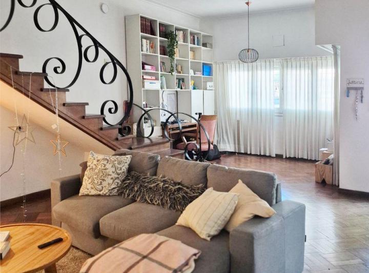 Casa · 196m² · 10 Ambientes · 2 Cocheras