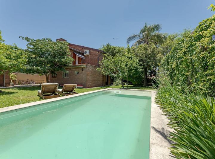 Casa · 231m² · 4 Ambientes · 2 Cocheras