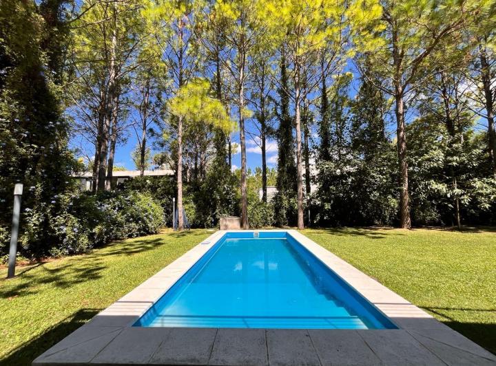 Casa · 280m² · 6 Ambientes · 2 Cocheras