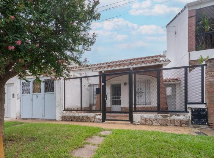 Casa · 200m² · 6 Ambientes · 1 Cochera
