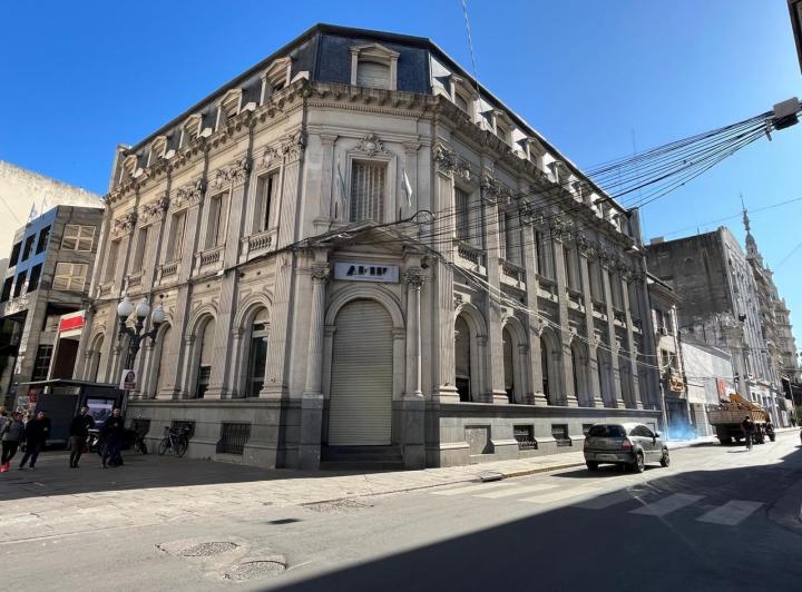 Local comercial · 2600m²