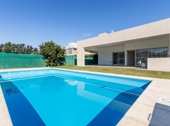 Casa · 161m² · 5 Ambientes · 2 Cocheras