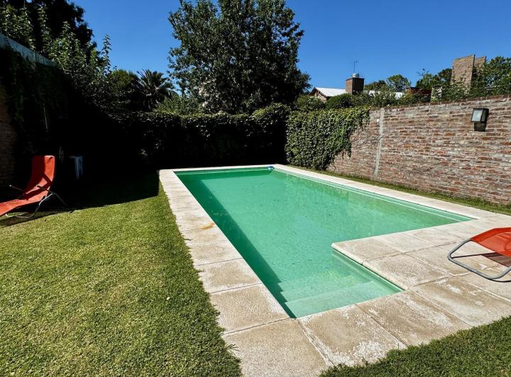 Casa · 160m² · 2 Dormitorios · 2 Cocheras