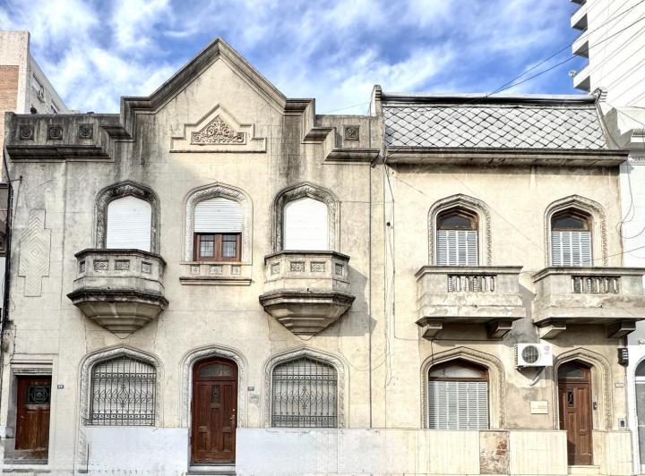 Casa · 365m² · 8 Dormitorios