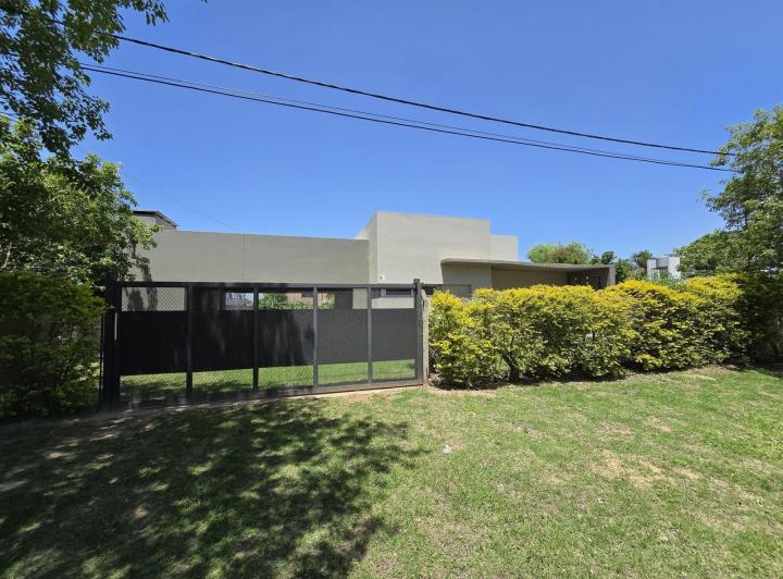 Casa · 800m² · 3 Dormitorios