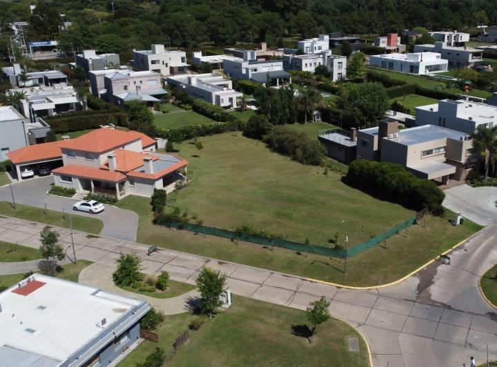 Terreno · 1212m²