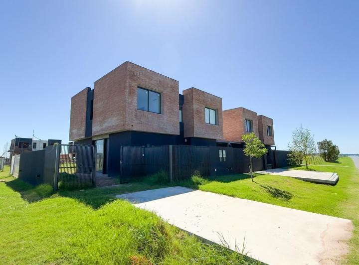 Casa · 88m² · 5 Ambientes · 1 Cochera