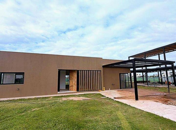Casa · 185m² · 6 Ambientes · 4 Cocheras