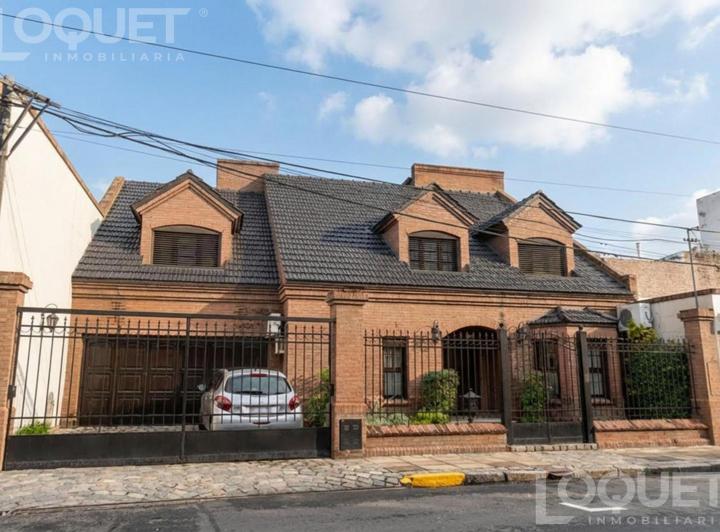Casa · 327m² · 5 Dormitorios · 4 Cocheras