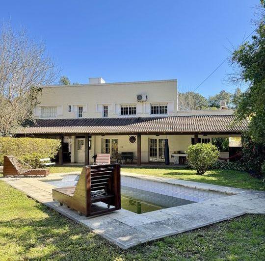 Casa · 324m² · 3 Dormitorios · 3 Cocheras