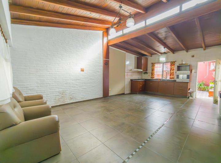 Casa · 110m² · 5 Ambientes · 1 Cochera