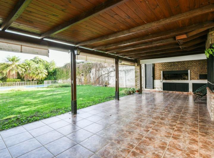 Casa · 165m² · 1 Ambiente · 4 Cocheras