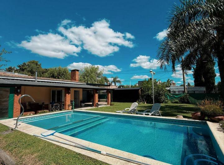 Casa · 170m² · 6 Ambientes · 2 Cocheras
