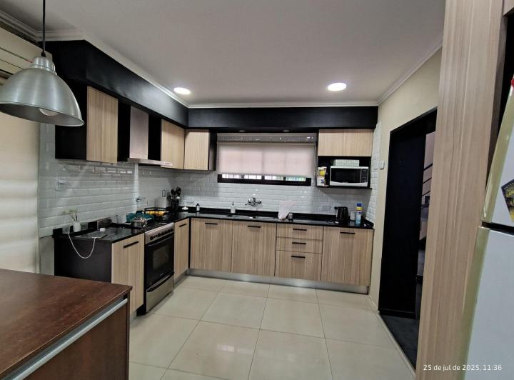 Casa · 139m² · 7 Ambientes · 2 Cocheras