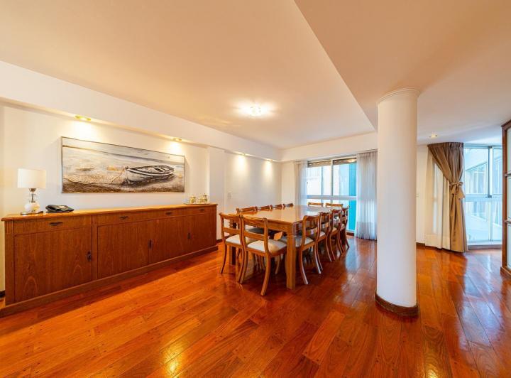 Departamento · 180m² · 8 Ambientes · 1 Cochera