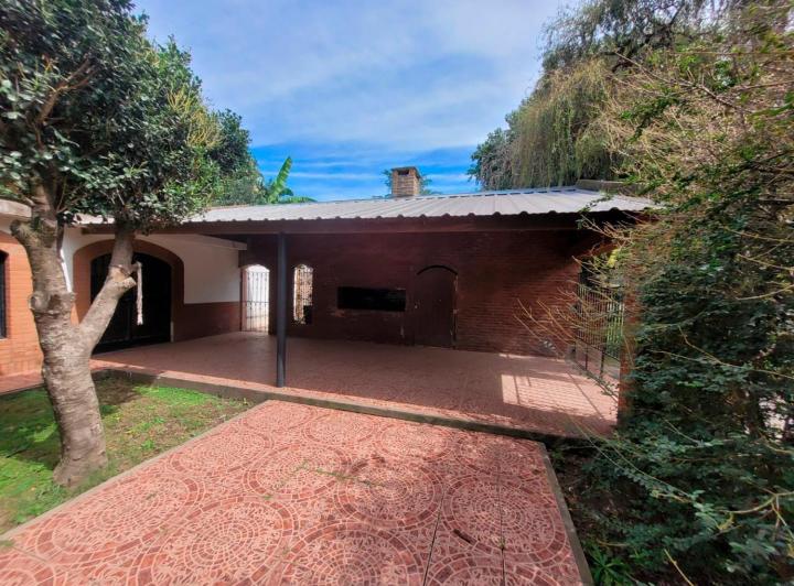 Casa · 70m² · 4 Ambientes · 2 Cocheras