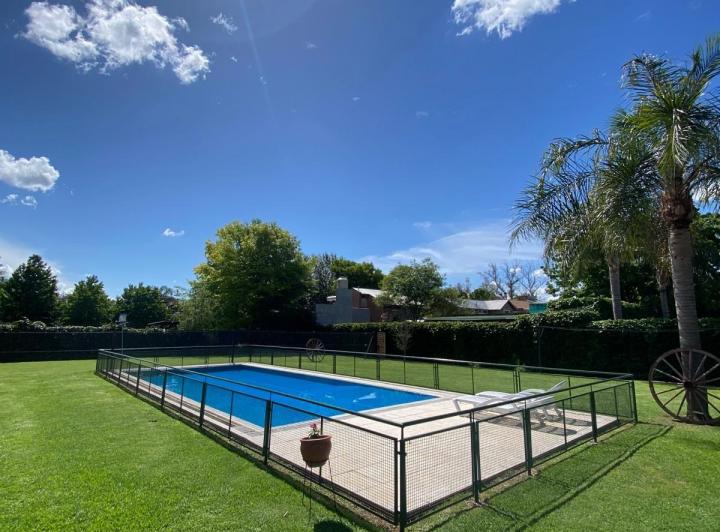 Casa · 400m² · 8 Ambientes · 4 Cocheras