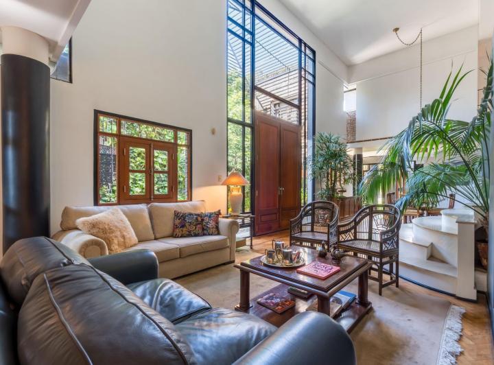Casa · 320m² · 7 Ambientes · 2 Cocheras