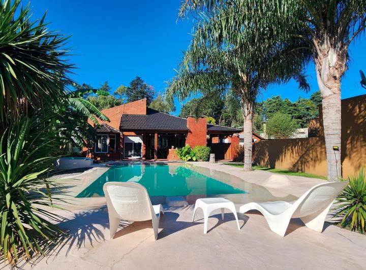 Casa · 265m² · 5 Ambientes · 2 Cocheras
