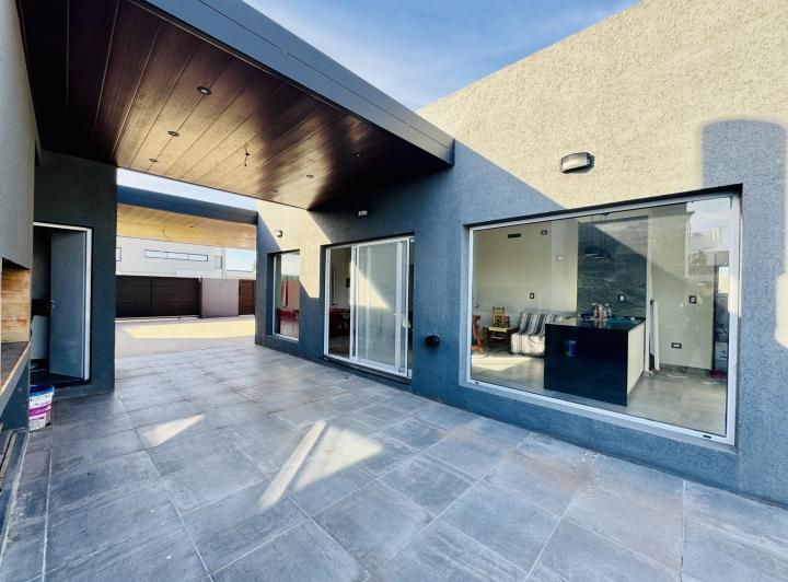 Casa · 110m² · 3 Ambientes · 2 Cocheras